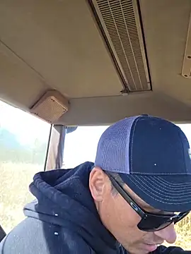 twistafatpipe online show from 10/24/25, 04:39