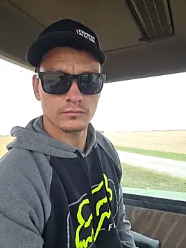 twistafatpipe online show from 10/25/25, 03:12