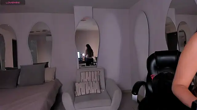 Snapshot of VeronicaBlue chatting on 05/22/26, 10:35 VeronicaBlue online show from 05/22/26, 10:35