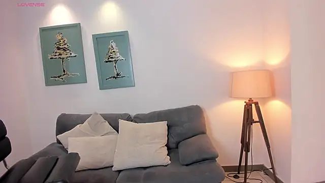 VeronicaBlue online show from 10/31/25, 09:39