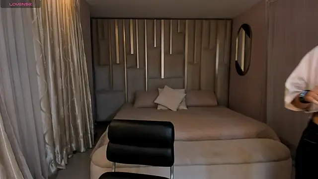 VeronicaBlue online show from 10/15/25, 10:01