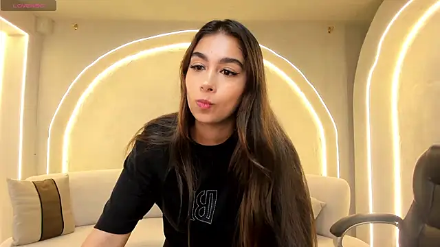 Snapshot of VeronicaBlue chatting on 12/19/25, 01:35 VeronicaBlue online show from 12/19/25, 01:35