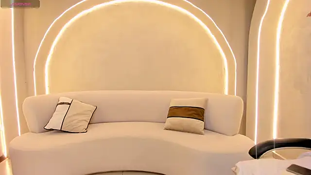 Snapshot of VeronicaBlue chatting on 12/20/25, 10:29 VeronicaBlue online show from 12/20/25, 10:29