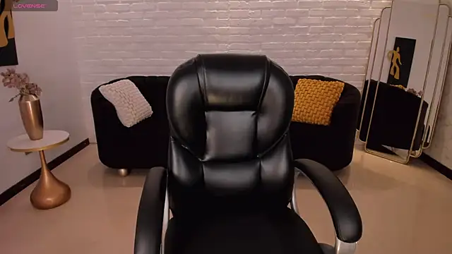 AyshelBrown online show from 12/22/25, 12:22