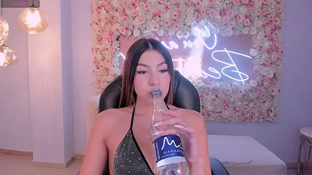 MaddisonTaylor1 online show from 11/30/25, 11:05