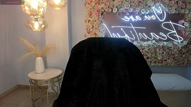 Snapshot of MilaColeman chatting on 12/15/25, 04:29 MilaColeman online show from 12/15/25, 04:29