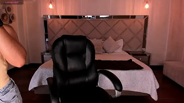 Snapshot of MilaColeman chatting on 11/03/25, 07:06 MilaColeman online show from 11/03/25, 07:06