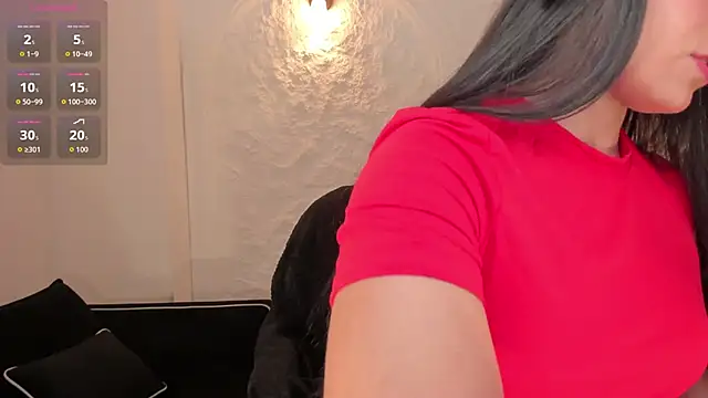 Snapshot of MilaColeman chatting on 11/12/25, 02:04 MilaColeman online show from 11/12/25, 02:04