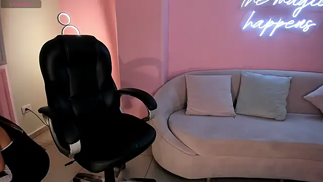 Snapshot of MilaColeman chatting on 11/06/25, 02:04 MilaColeman online show from 11/06/25, 02:04