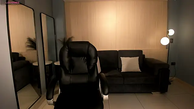 Snapshot of MilaColeman chatting on 11/05/25, 02:03 MilaColeman online show from 11/05/25, 02:03