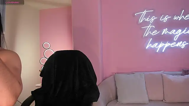 Snapshot of MilaColeman chatting on 11/08/25, 02:04 MilaColeman online show from 11/08/25, 02:04