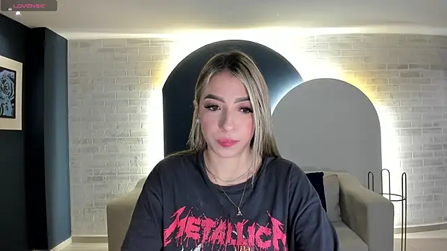 LizzCooper online show from 10/31/25, 04:09