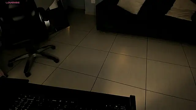 LizzCooper online show from 12/18/25, 04:06