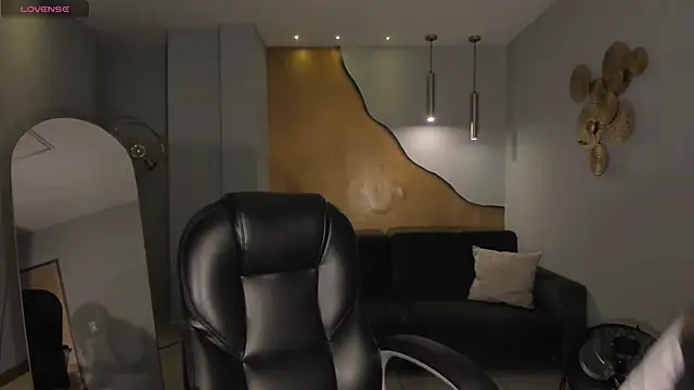 LizzCooper online show from 11/05/25, 04:15