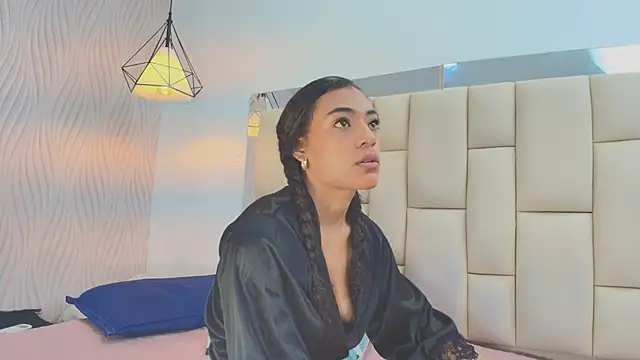 Snapshot of Vero_Temptation chatting on 11/25/25, 12:05 Vero Temptation online show from 11/25/25, 12:05