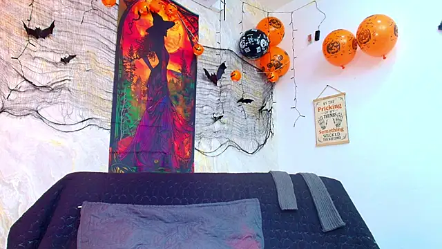 Snapshot of Vero_Temptation chatting on 10/28/25, 03:07 Vero Temptation online show from 10/28/25, 03:07