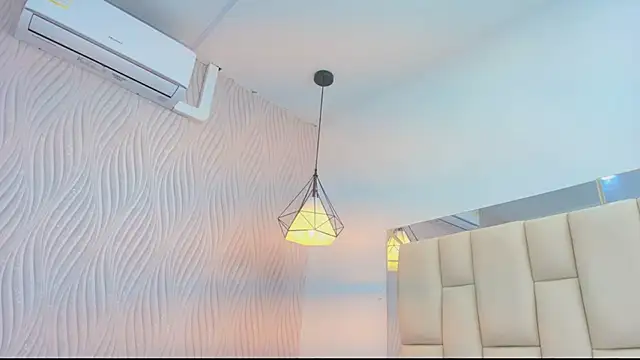 Snapshot of Vero_Temptation chatting on 12/17/25, 12:10 Vero Temptation online show from 12/17/25, 12:10