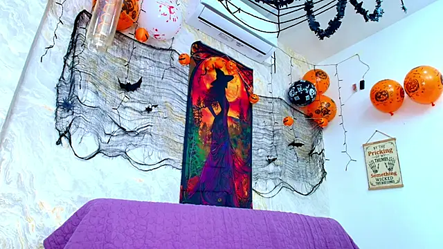 Snapshot of Vero_Temptation chatting on 10/29/25, 03:05 Vero Temptation online show from 10/29/25, 03:05