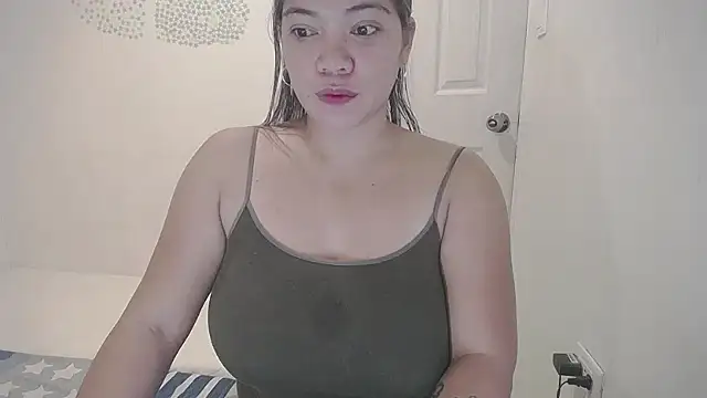 Snapshot of briannalove222 chatting on 10/10/25, 12:44 briannalove222 online show from 10/10/25, 12:44