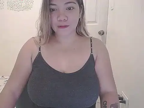 Snapshot of briannalove222 chatting on 09/29/25, 01:34 briannalove222 online show from 09/29/25, 01:34