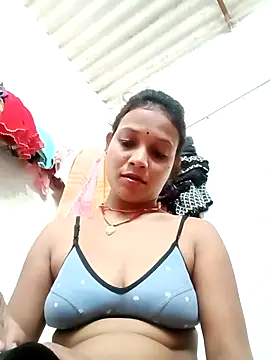 Snapshot of Chandni_Love143 chatting on 09/20/25, 03:55 Chandni Love143 online show from 09/20/25, 03:55