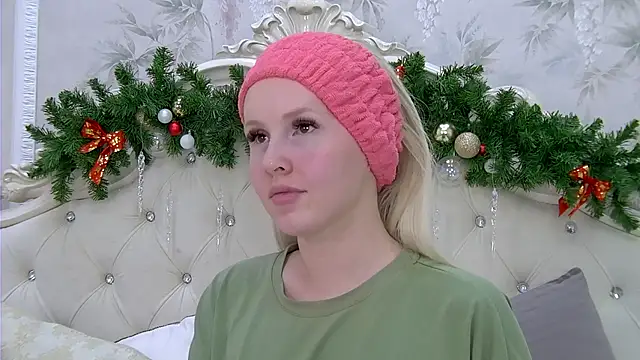 Snapshot of EllieFrosty_ chatting on 12/14/25, 02:11 EllieFrosty online show from 12/14/25, 02:11