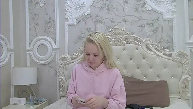 Snapshot of EllieFrosty_ chatting on 06/06/26, 06:24 EllieFrosty online show from 06/06/26, 06:24