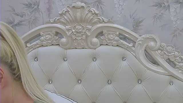 Snapshot of EllieFrosty_ chatting on 11/28/25, 05:02 EllieFrosty online show from 11/28/25, 05:02