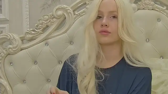 Snapshot of EllieFrosty_ chatting on 10/06/25, 07:03 EllieFrosty online show from 10/06/25, 07:03