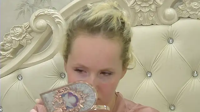 Snapshot of EllieFrosty_ chatting on 10/26/25, 03:56 EllieFrosty online show from 10/26/25, 03:56