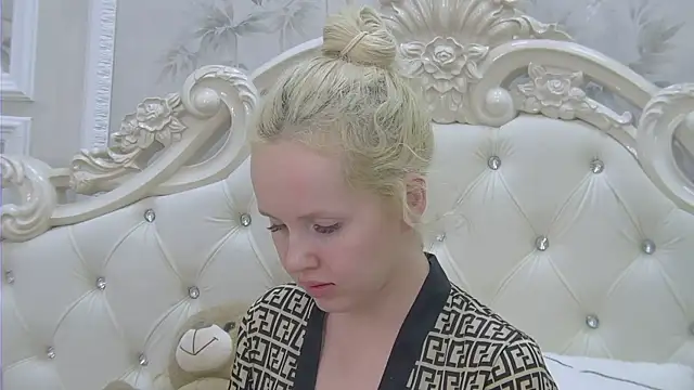 Snapshot of EllieFrosty_ chatting on 11/13/25, 12:47 EllieFrosty online show from 11/13/25, 12:47