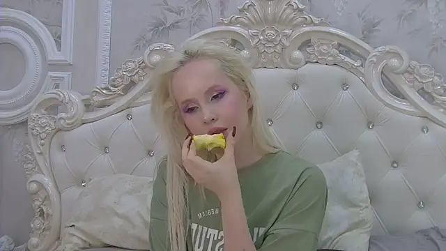 EllieFrosty  online show from 01/11/26, 06:48