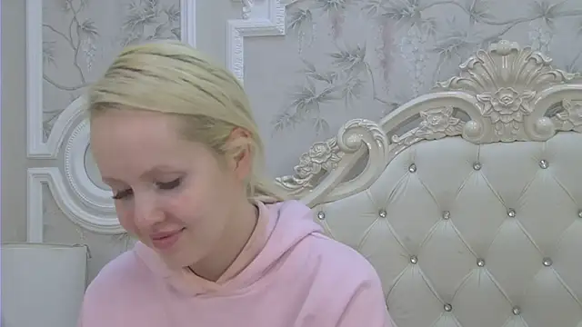Snapshot of EllieFrosty_ chatting on 06/14/26, 11:17 EllieFrosty online show from 06/14/26, 11:17