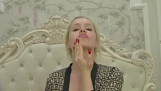 Snapshot of EllieFrosty_ chatting on 09/26/25, 07:37 EllieFrosty online show from 09/26/25, 07:37