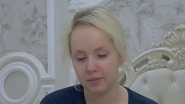 Snapshot of EllieFrosty_ chatting on 07/15/26, 03:13 EllieFrosty online show from 07/15/26, 03:13