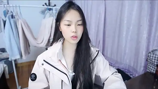 yao-yao  online show from 11/23/25, 01:54