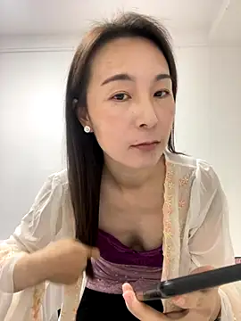 manmanyu520 online show from 10/27/25, 06:36