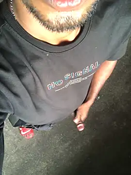 Snapshot of kavi1q1 chatting on 10/15/25, 01:15 kavi1q1 online show from 10/15/25, 01:15