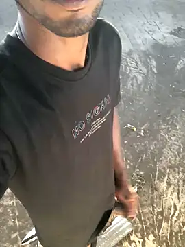 Snapshot of kavi1q1 chatting on 10/30/25, 01:26 kavi1q1 online show from 10/30/25, 01:26