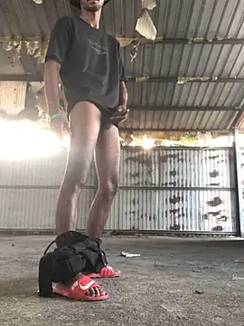 Snapshot of kavi1q1 chatting on 11/01/25, 01:12 kavi1q1 online show from 11/01/25, 01:12