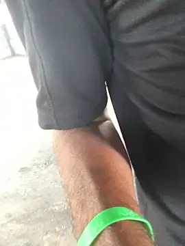 Snapshot of kavi1q1 chatting on 10/09/25, 01:06 kavi1q1 online show from 10/09/25, 01:06