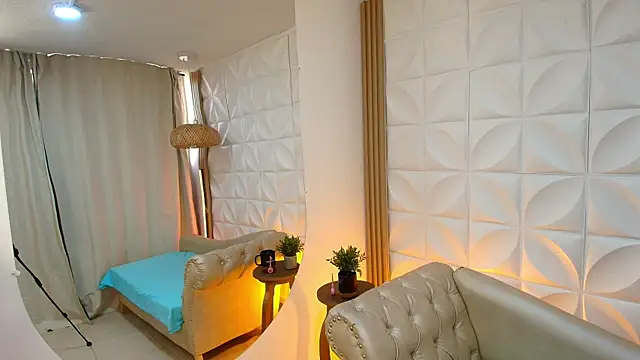 Lily rousee  online show from 11/07/25, 01:04