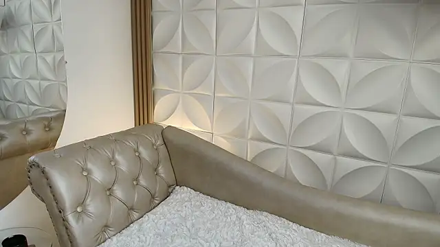 Lily rousee  online show from 04/10/26, 12:45