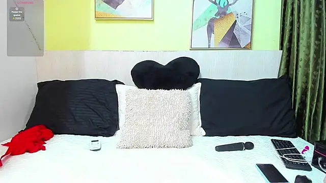 Snapshot of AtheneaArbelaez_ chatting on 12/05/25, 12:37 AtheneaArbelaez online show from 12/05/25, 12:37