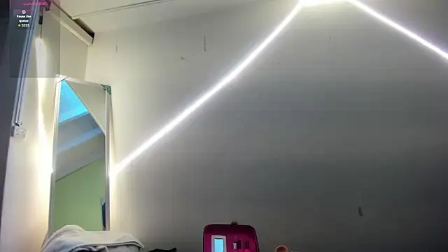AtheneaArbelaez  online show from 10/15/25, 12:46