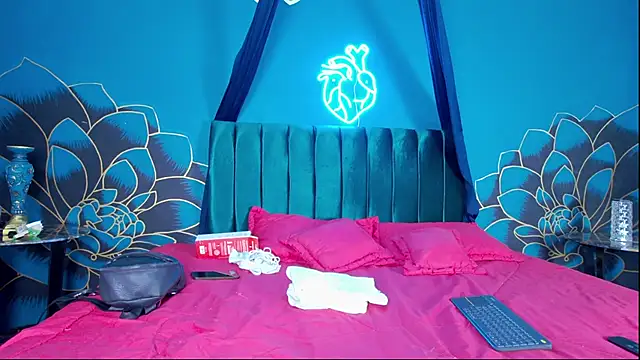 Maylu Fox online show from 10/02/25, 12:30