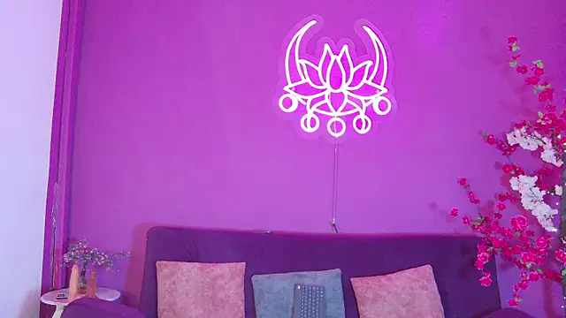 Maylu Fox online show from 01/05/26, 05:27