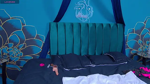 Maylu Fox online show from 12/18/25, 04:11