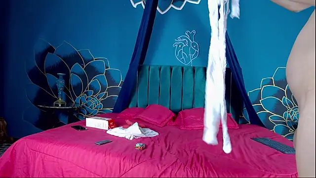 Maylu Fox online show from 10/04/25, 12:28