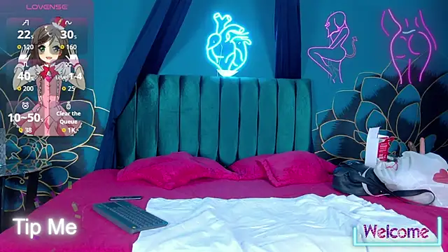 Maylu Fox online show from 11/18/25, 12:19